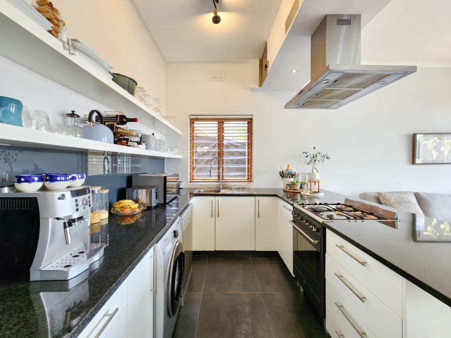 To Let 2 Bedroom Property for Rent in Sea Point Western Cape